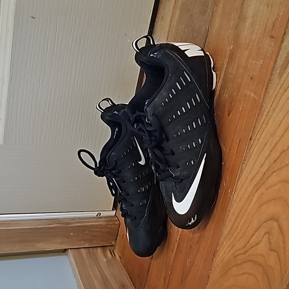 Kids nike size 3.5 cleats - Picture 2 of 6